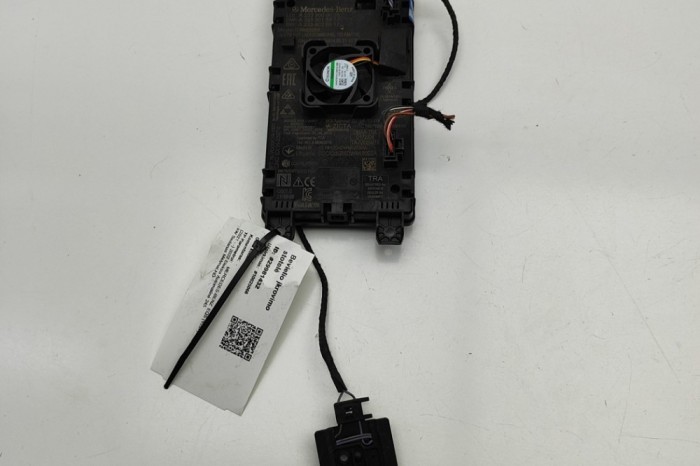 Stație de &icirc;ncărcare wireless MERCEDES-BENZ EQS V297 2022 OEM: A2139052312,A3C0207780100,A2239000026,A2239015914,A2239026917 29981432