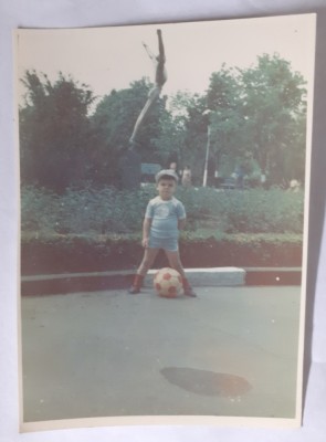 Lot 4 fotografii color cu o statuie dintr-un parc foto