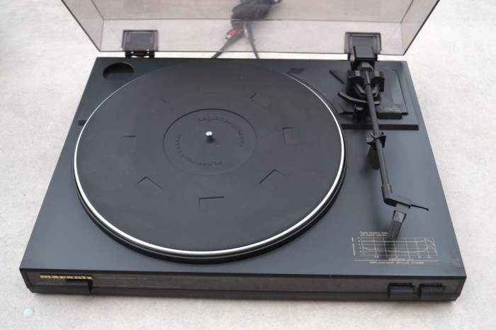 Pick up Marantz TT 185