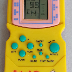 Tetris - consola vintage joc functional, produs in China anii 90, marime 13x7cm