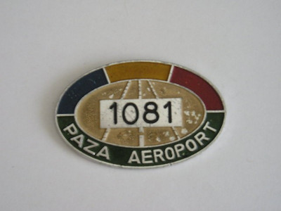 QW9 N2 65 - insigna - militar - paza aeroport foto
