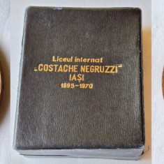 medalia Liceul internat COSTACHE NEGRUZZI din IASI 1875-1970- medalie veche anul 1970, in cutia originala - Rara