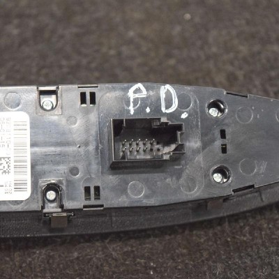 Buton geam ușă dreapta față BMW 1 F20 2015 OEM: 9208110 3989001 foto
