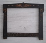 RAMA VECHE DIN LEMN SCULPTATA MANUAL MOTIVE TRADITIONALE - FOTO / TABLOU - DECOR - ARTA POPULARA