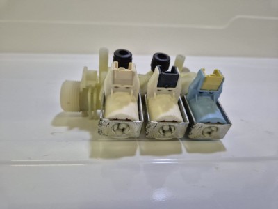 Electrovalva masina de spalat cu uscator Hotpoint AQD970D49 EU/B / C12 foto