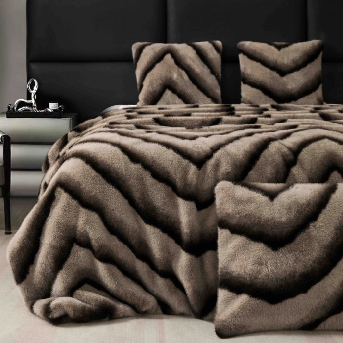 Patura de lux cu fermoar din blana artificala de nurca 200x230cm+2 fete de perna 50x50cm,maro cu negru-F054