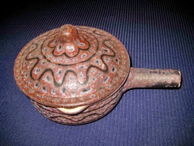 2986-Oala rustica de pamant-ceramica colorata veche in stare buna. foto