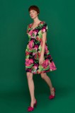 Cumpara ieftin Rochie Tatuum scurta, oversized, imprimeu floral, maneci scurte, decolteu V cu nasturi, vascoza Ecovero, 95cm