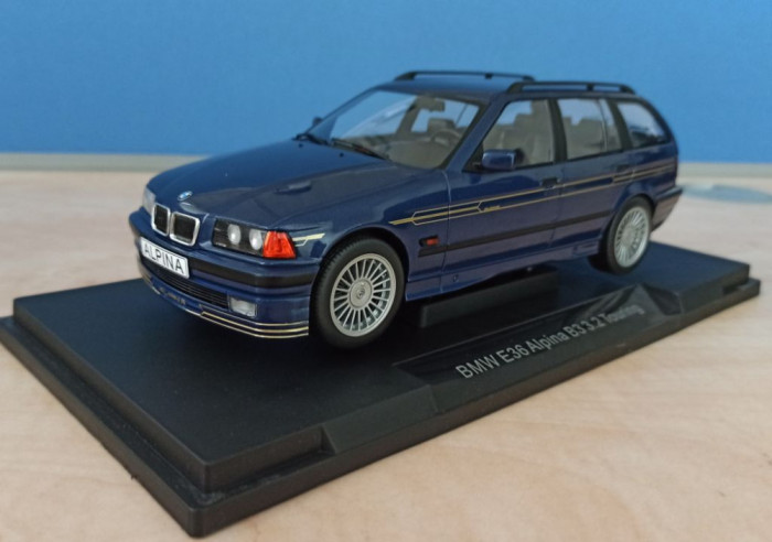 Macheta BMW E36 Alpina B3 3.2 Touring Break 1995 albastru - MCG 1/18