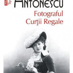 Fotograful Curtii Regale - Simona Antonescu