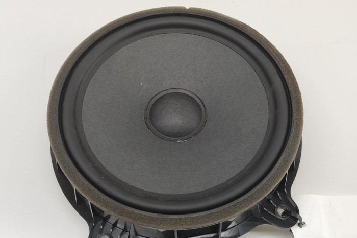 Difuzor ușă st&acirc;nga față TESLA MODEL 3 2021 OEM: 1079744-00-E 28300574