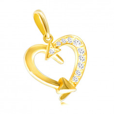 Pandantiv din aur galben 14K - contur de inimă decorat cu săgeți, diamante strălucitoare clare