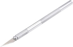 Bisturiu tip CUTTER pentru Diverse Activitati, Cutter Metalic de Precizie cu 5 Lame de Rezerva, Argintiu, CBD CORAL BEST DEALS 15 cm 0.6 cm Argintiu 1