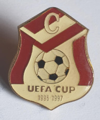 Insigna veche FOTBAL - UEFA CUP 1996 - 1997 foto