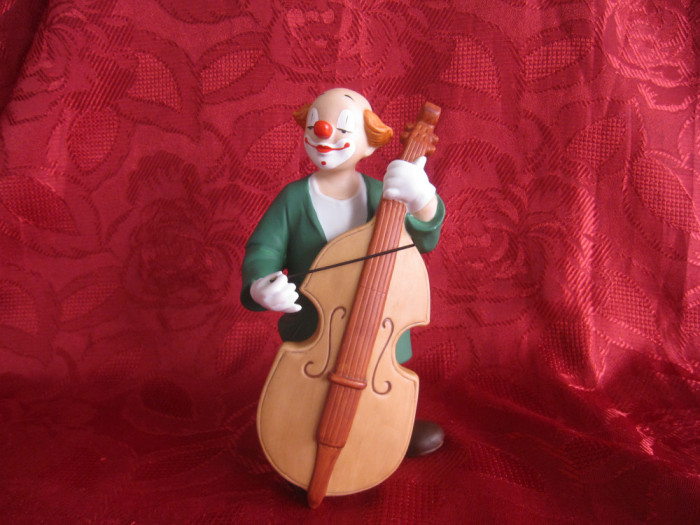 FIGURINA BIBELOU PORTELAN GOEBEL COLECTIA HAPPY CLOWNS ANTON CLOVN CU CONTRABAS