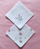 Lot de 2 batiste Vintage cu broderie manuala cu flori