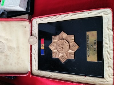 placheta mare Federatia Romana de Schi Bob , de colectie . foto