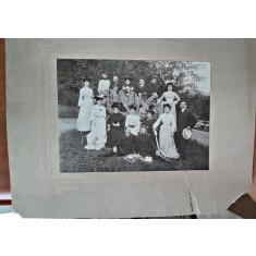 Fotografie pe carton, grup de femei si barbati din inalta societate, inceput de secol XX