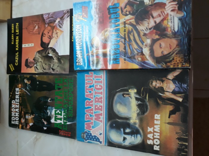 Lot 4 romane politiste