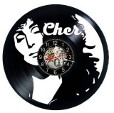 Ceas de perete decorativ realizat din disc de vinil, Model Cher Pop Icon Portret Glamour, Negru, 30 cm