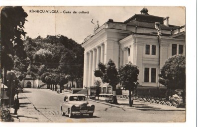 CPI B 10833 CARTE POSTALA - RAMNICU VALCEA. CASA DE CULTURA, MASINA DE EPOCA foto