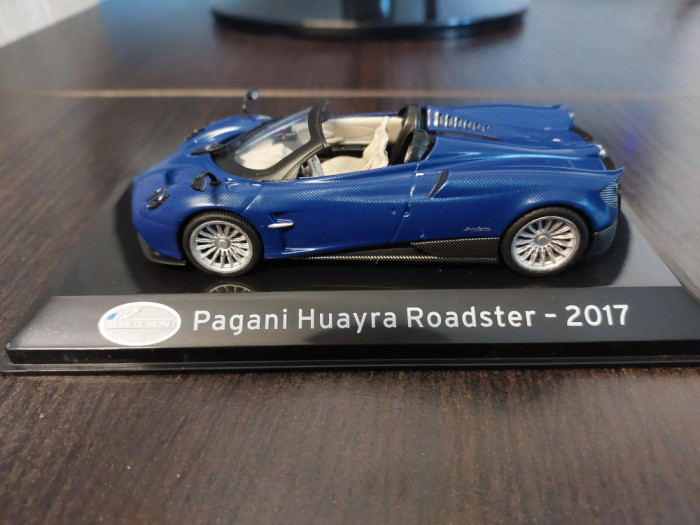 Macheta PAGANI HUAYRA ROADSTER 2017 - Ixo, 1/43, noua.