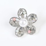 Brosa martisor floare argintie cu 5 petale