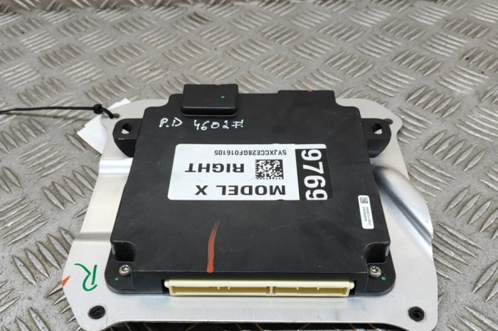 Modul de control ușă dreapta față TESLA MODEL X 2016 OEM: 1050183-10-C 27208334