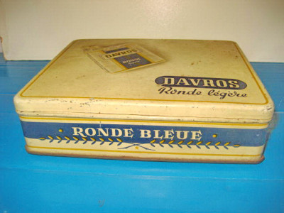 7493-Davros cutie tigarete veche anii 1930. Stare buna in patina timpului. foto