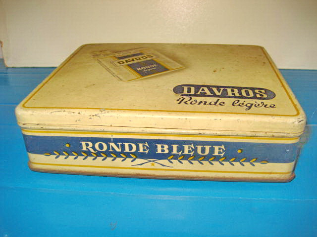 7493-Davros cutie tigarete veche anii 1930. Stare buna in patina timpului.