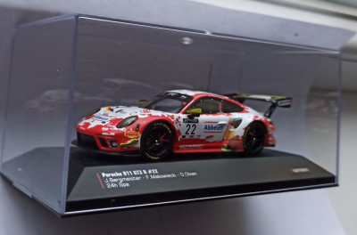 Macheta Porsche 911 GT3 R Frikadelli 24h Spa 2020 - IXO Premium 1/43 foto