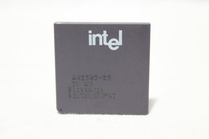 Intel A82385-25 CPU cache controller pentru procesor 386
