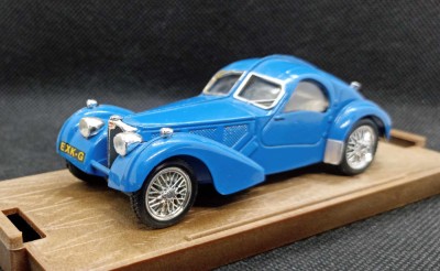 Macheta Bugatti 57 S Coupe - Brumm 1/43 foto