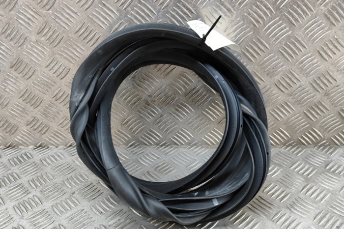 Garnitura ușă dreapta spate KIA EV6 CV 2022 OEM: 83120-CV000 | 22906269