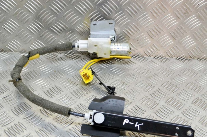 Reglaj &icirc;nălțime centura st&acirc;nga față VW PHAETON 3D_ 2004 OEM: 404691,560883904H,560973354D,3D7857819A 13561484