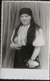 Fotografie, Femeie in costum popular romanesc, 1977