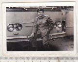 Bnk foto - Militian langa autocar Rocar TV2 - 1967, Alb-Negru, Romania de la 1950, Transporturi