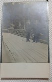 Fotografie tip Carte postala, Doi barbati la munte pe un podet, perioada interbelica