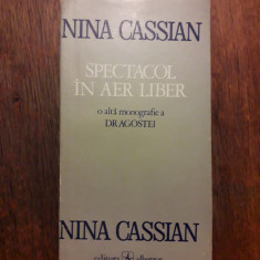 Spectacol in aer liber - Nina Cassian / R8P3F