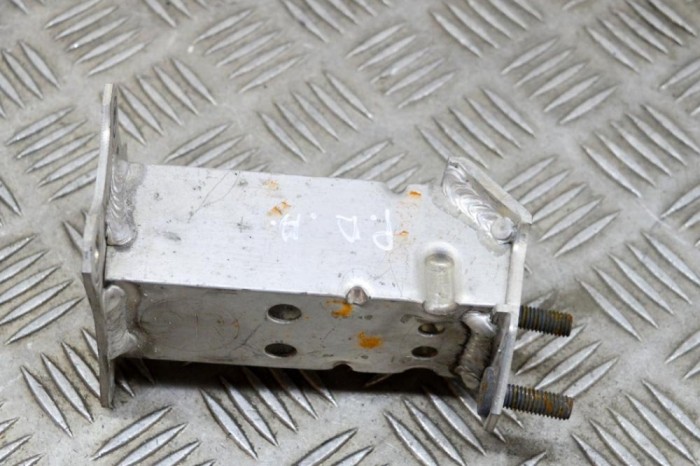 Absorbant de șoc dreapta TOYOTA PRIUS _W5_ 2021 17759103