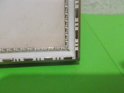 RAMA veche din ALAMA pentru fotografii 24 x 18 cm , sticla bombata si picior foto