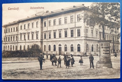 Bucovina - aprox. 1926 - Cernauti - Universitatea - printata, animata, circulata spre Cernavoda, 3 timbre intacte, stampile greu lizibile foto