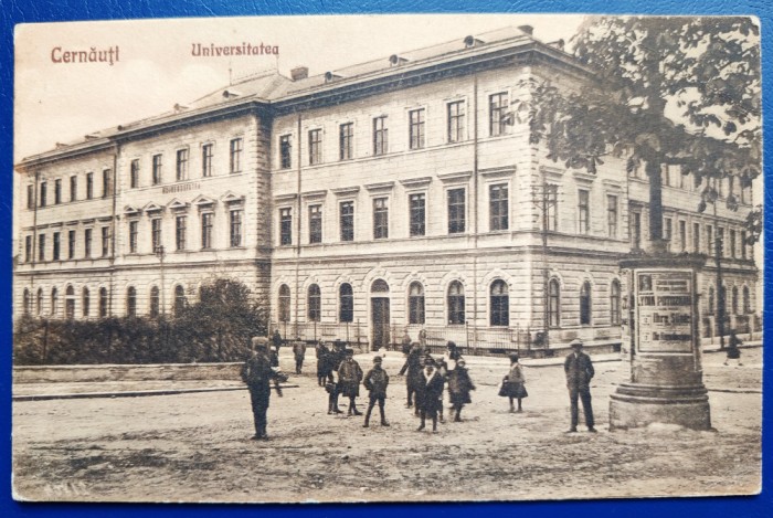 Bucovina - aprox. 1926 - Cernauti - Universitatea - printata, animata, circulata spre Cernavoda, 3 timbre intacte, stampile greu lizibile