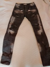 BLUGI BARBATESTI SLIM KINGZ LIFE W30 L34 MODEL CU RUPTURI MODEL DEOSEBIT APROAPE NOI PRET 50 LEI NEGOCIABIL