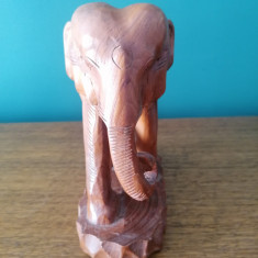 Statuie elefant sculptat din lemn