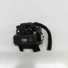 Port USB/AUX-In PORSCHE CAYENNE 92A 2011 OEM: 7PP035727B,7PP.035.727.B | 30026704