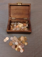 CUFAR CU 170 MONEDE VECHI ROMANESTI SI STRAINE PRET 400 LEI CITITI DESCRIEREA