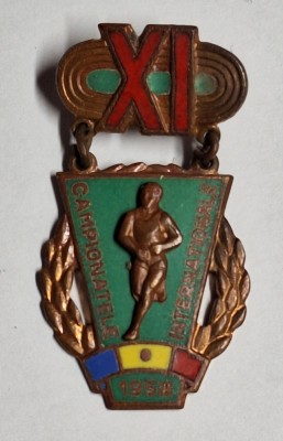 Campionatele Internationale - A XI a editie, anul 1958, Insigna veche sport foto