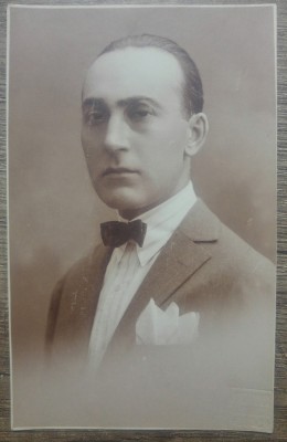 Locotenent Dimitriu Alfonse Rene in haine civile/ foto tip CP Julietta Bucuresti foto