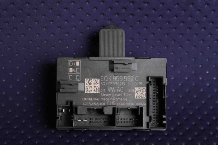 Modul de control ușă st&acirc;nga față VW PASSAT Variant B8 3G5 2015 OEM: 5Q4959592C 2436203